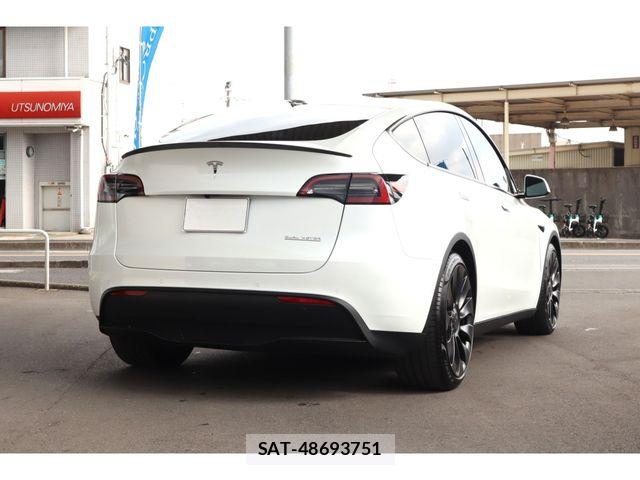 Tesla MODEL Y 2023-03 7729845-6