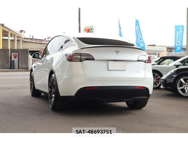 Tesla MODEL Y 2023-03 7729845-7