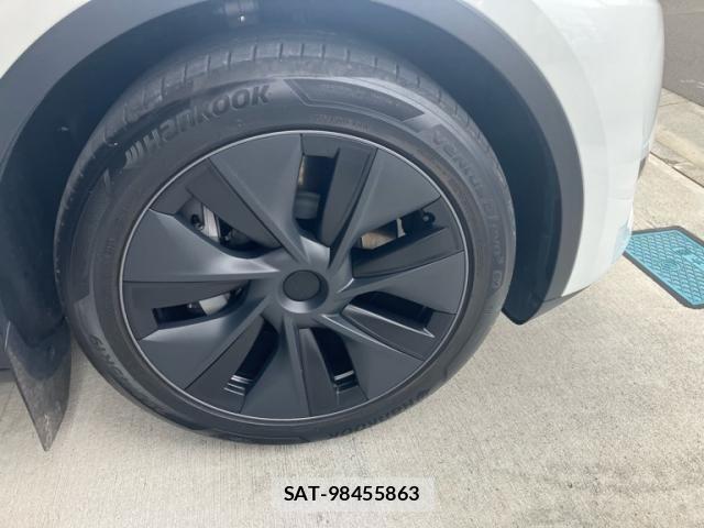 Tesla MODEL Y 2024-11 7729846-9