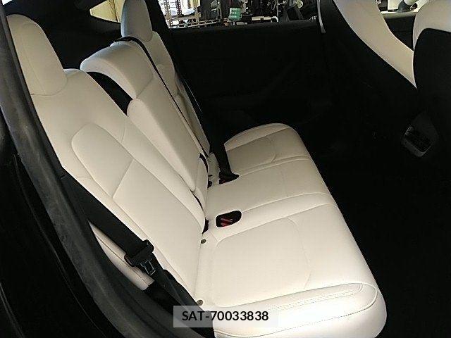 Tesla MODEL Y 2022-10 7880060-11