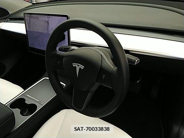 Tesla MODEL Y 2022-10 7880060-1