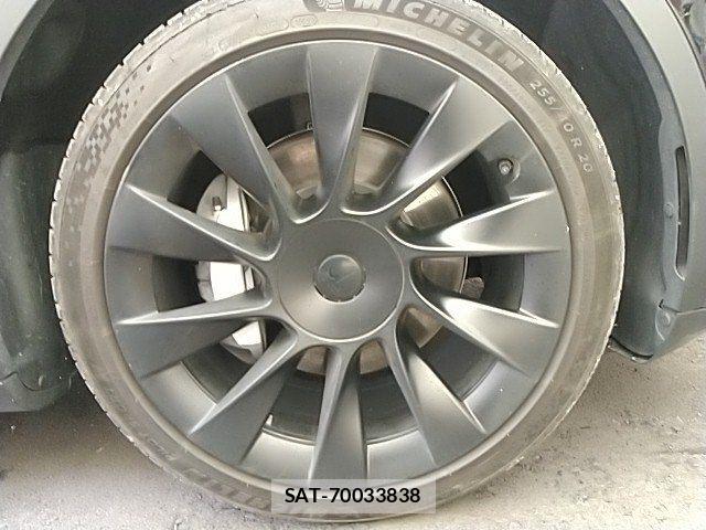Tesla MODEL Y 2022-10 7880060-23