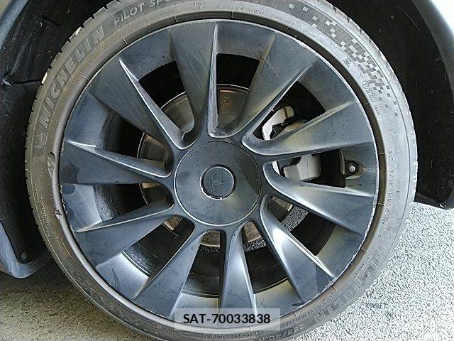 Tesla MODEL Y 2022-10 7880060-25