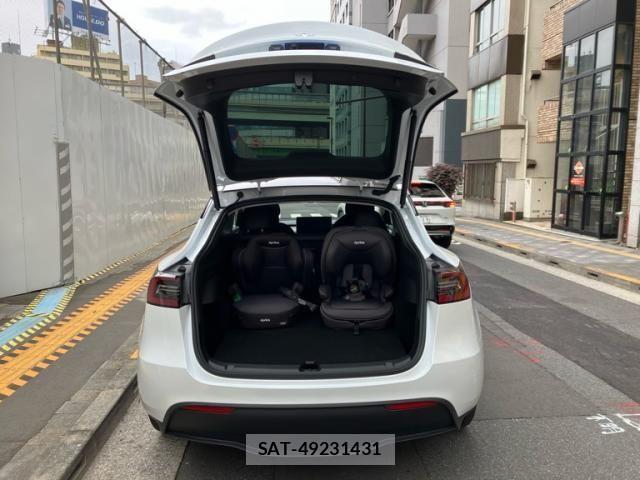 Tesla MODEL Y 2024-05 7981353-13