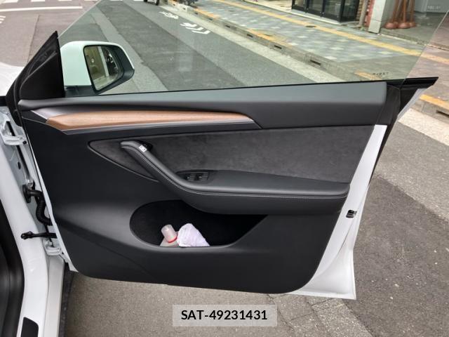 Tesla MODEL Y 2024-05 7981353-17