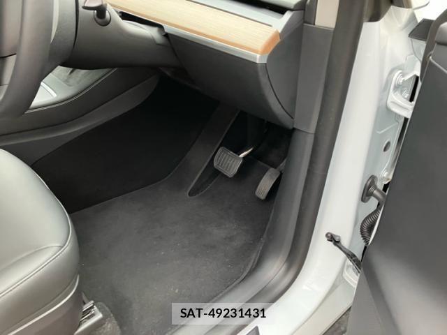 Tesla MODEL Y 2024-05 7981353-22