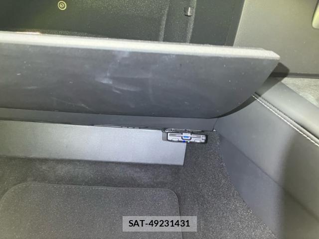 Tesla MODEL Y 2024-05 7981353-27