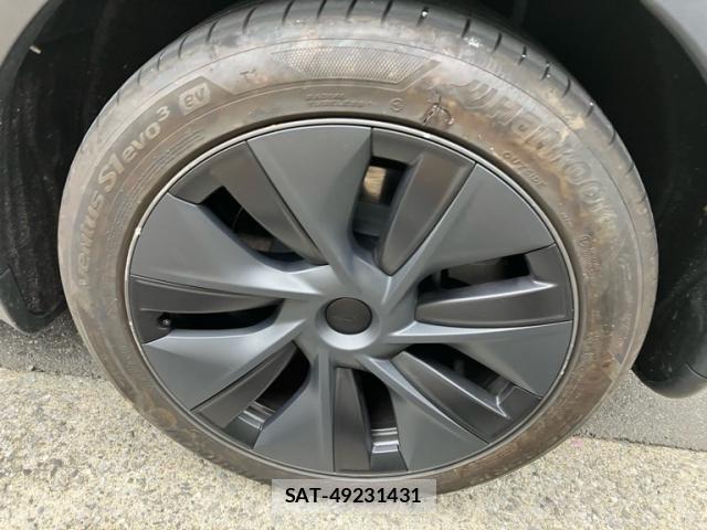 Tesla MODEL Y 2024-05 7981353-7