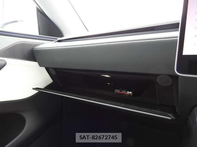 Tesla MODEL Y 2025-05 8038761-11