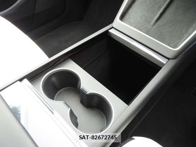 Tesla MODEL Y 2025-05 8038761-8