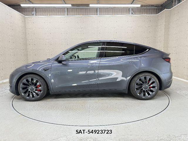 Tesla MODEL Y 2022-10 8210681-9