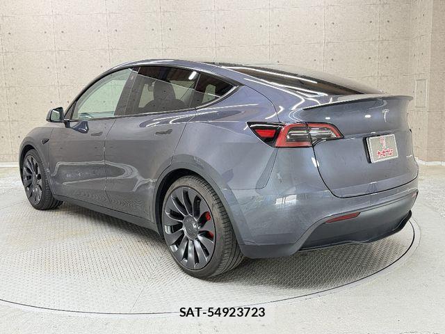 Tesla MODEL Y 2022-10 8210681-10