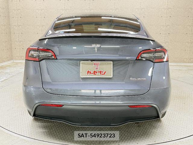 Tesla MODEL Y 2022-10 8210681-11