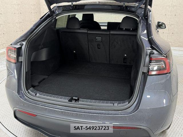 Tesla MODEL Y 2022-10 8210681-12