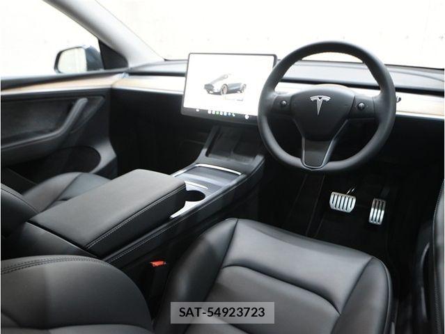 Tesla MODEL Y 2022-10 8210681-15