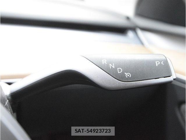 Tesla MODEL Y 2022-10 8210681-17