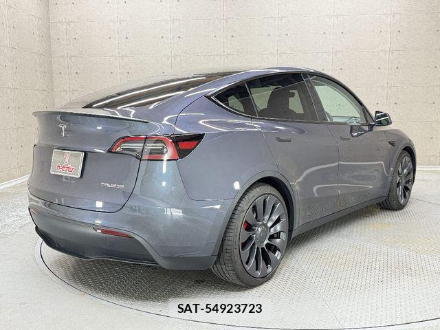 Tesla MODEL Y 2022-10 8210681-1