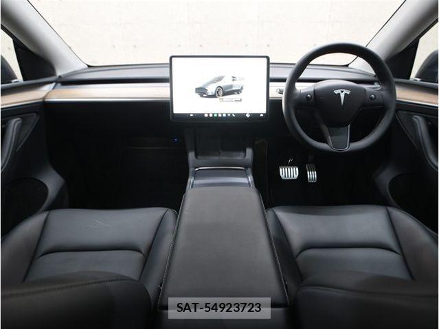 Tesla MODEL Y 2022-10 8210681-2