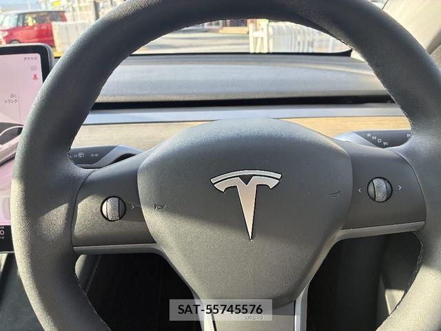 Tesla MODEL Y 2023-07 8210682-13