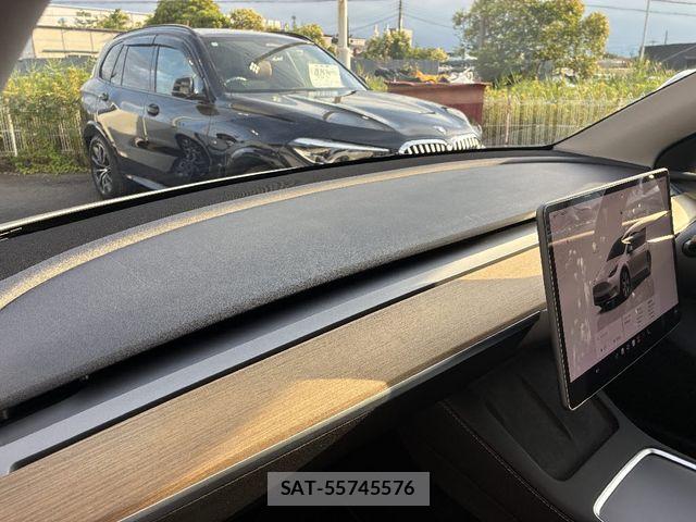 Tesla MODEL Y 2023-07 8210682-17