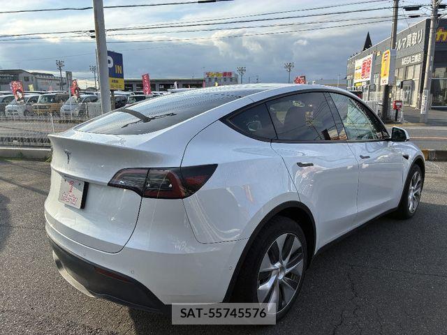 Tesla MODEL Y 2023-07 8210682-1
