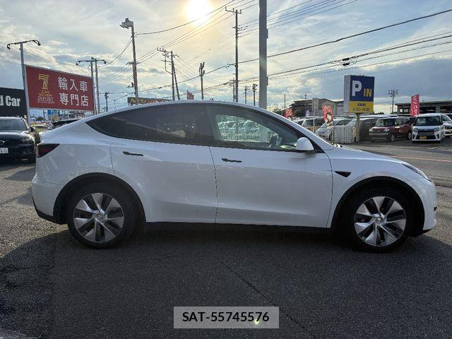 Tesla MODEL Y 2023-07 8210682-25