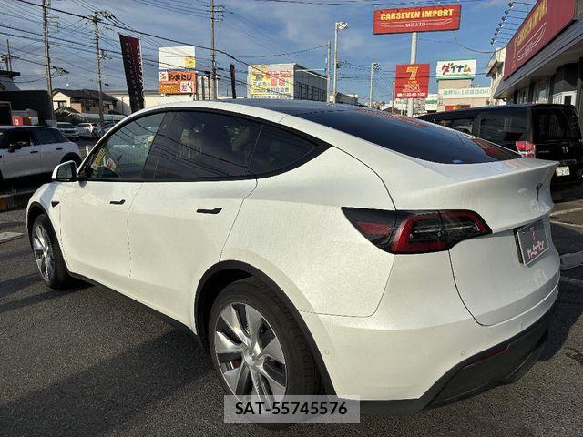 Tesla MODEL Y 2023-07 8210682-27