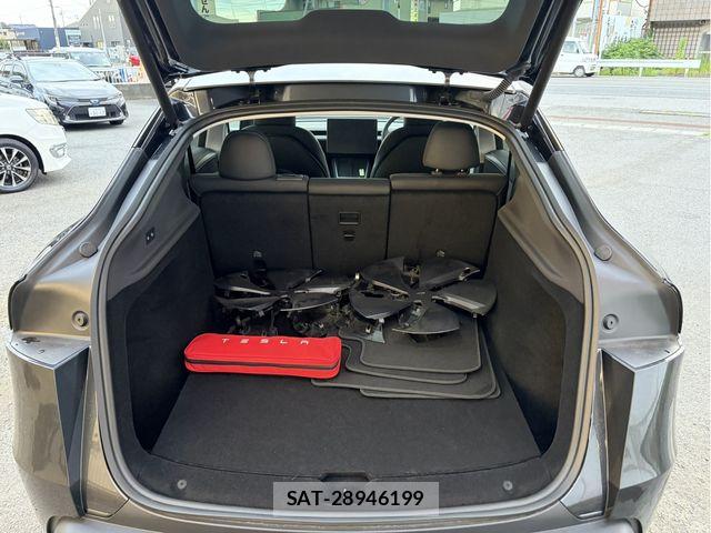 Tesla MODEL Y 2025-06 8232148-9