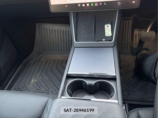 Tesla MODEL Y 2025-06 8232148-17