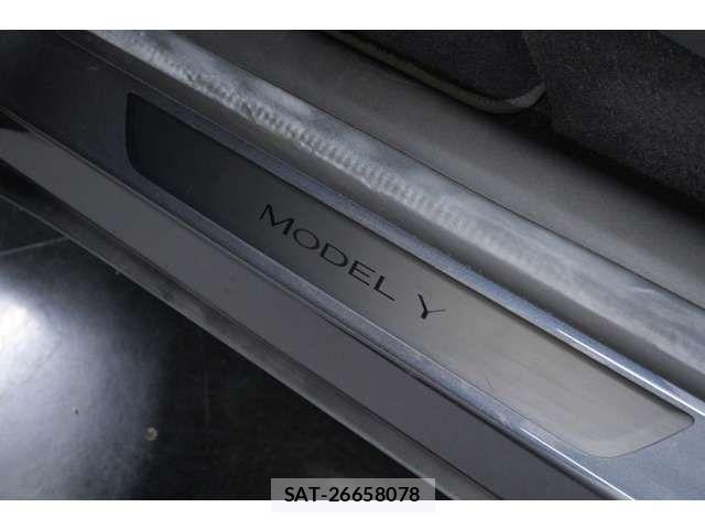 Tesla MODEL Y 2022-11 8232149-9