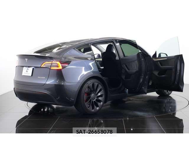 Tesla MODEL Y 2022-11 8232149-2