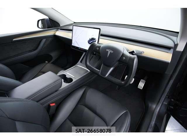 Tesla MODEL Y 2022-11 8232149-4