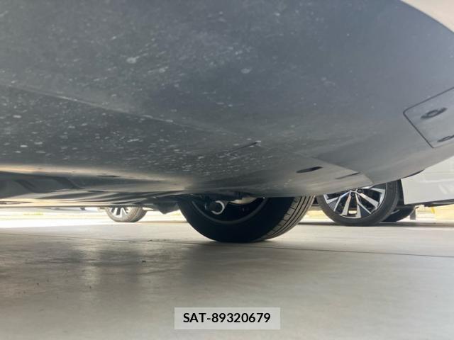 Tesla MODEL Y 2025-09 8317647-10