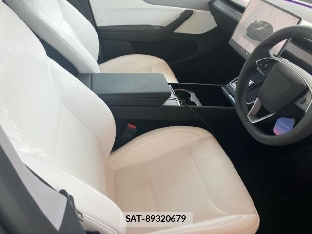 Tesla MODEL Y 2025-09 8317647-11