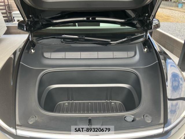 Tesla MODEL Y 2025-09 8317647-21