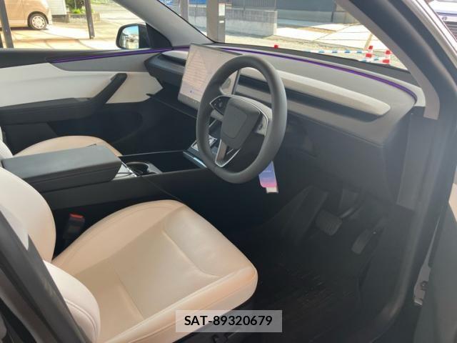 Tesla MODEL Y 2025-09 8317647-22