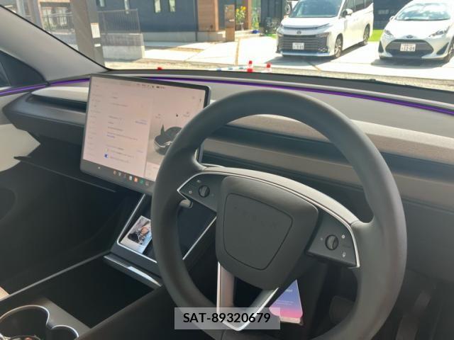 Tesla MODEL Y 2025-09 8317647-23