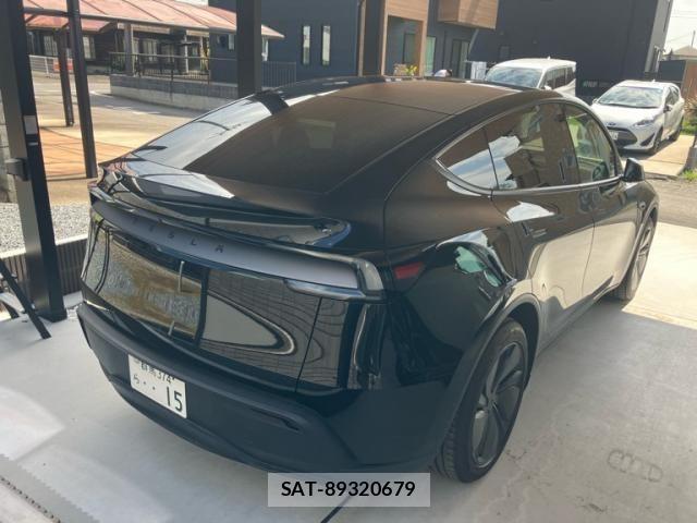 Tesla MODEL Y 2025-09 8317647-2