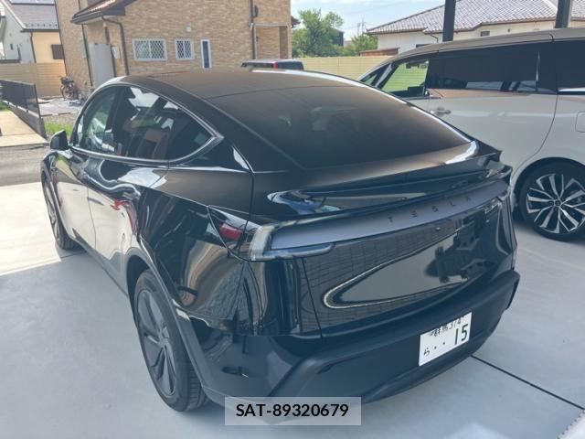 Tesla MODEL Y 2025-09 8317647-3