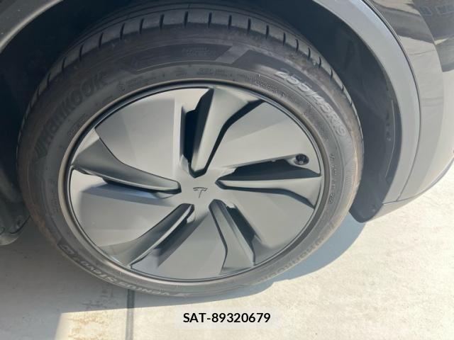 Tesla MODEL Y 2025-09 8317647-4