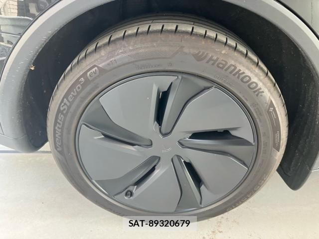 Tesla MODEL Y 2025-09 8317647-5