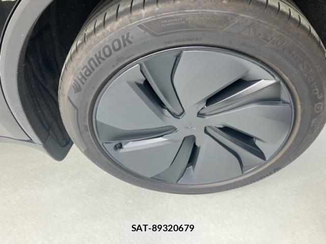 Tesla MODEL Y 2025-09 8317647-6