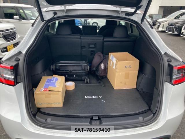 Tesla MODEL Y 2024-03 8317655-9