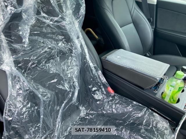 Tesla MODEL Y 2024-03 8317655-16