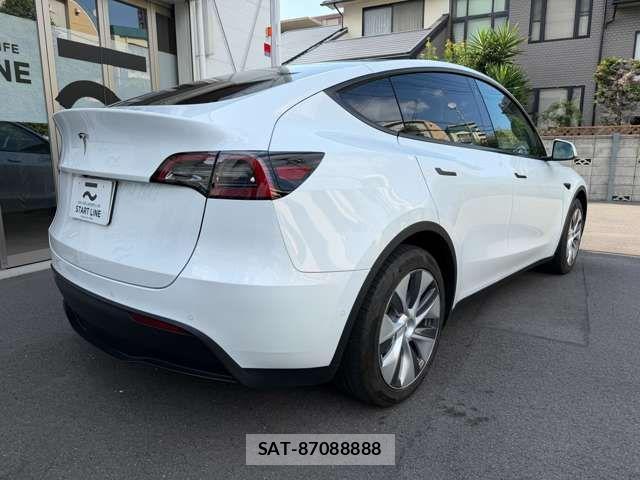 Tesla MODEL Y 2023-04 8317656-11