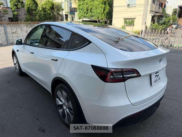 Tesla MODEL Y 2023-04 8317656-12