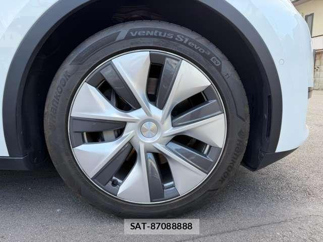 Tesla MODEL Y 2023-04 8317656-15