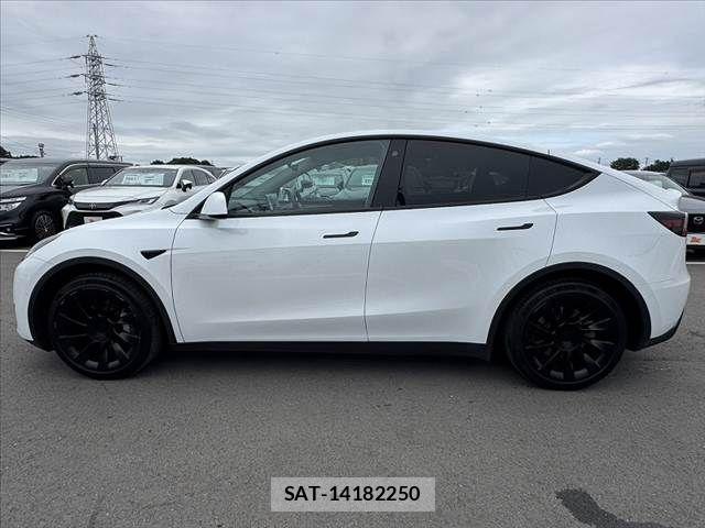 Tesla MODEL Y 2022-12 8355787-10
