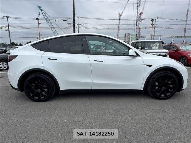 Tesla MODEL Y 2022-12 8355787-11