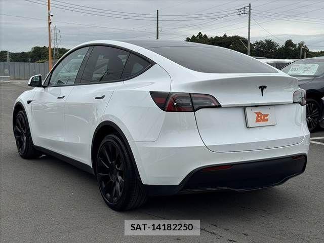 Tesla MODEL Y 2022-12 8355787-12
